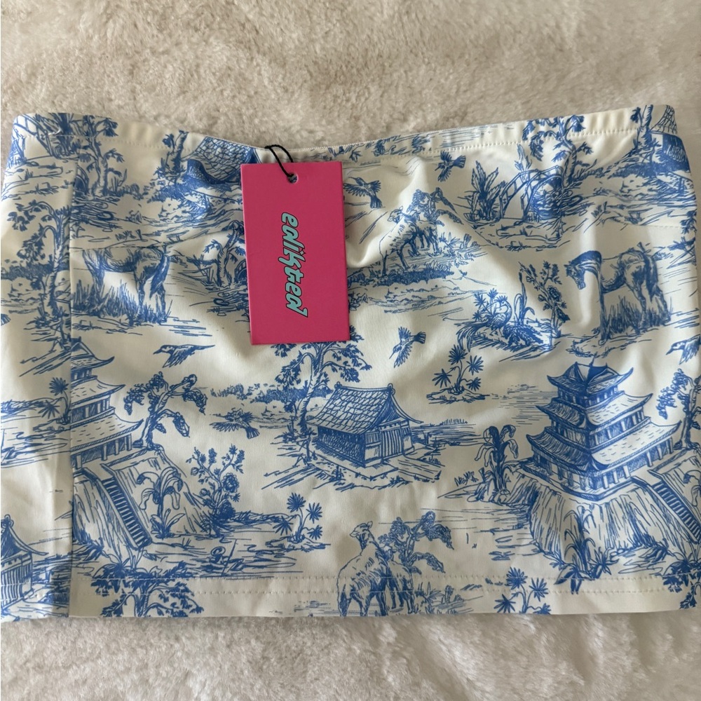 Edikted Blue and White Crop Top with Toile Pattern